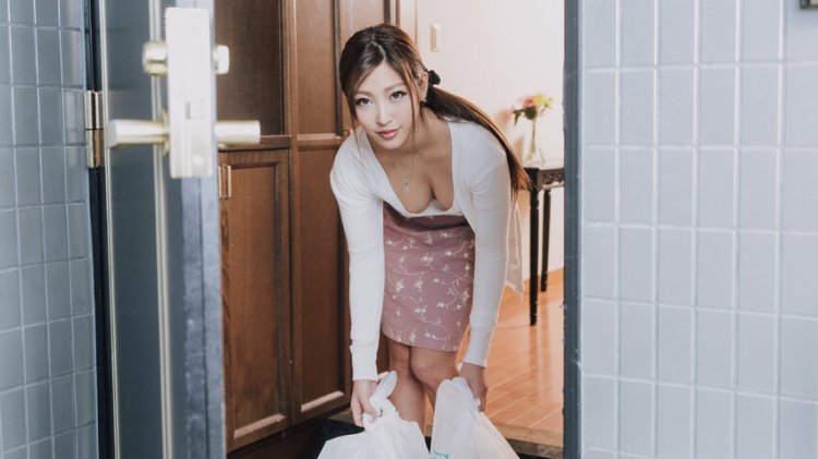 Erito - A Bone to Pick with Sexy Housewife Porn Video